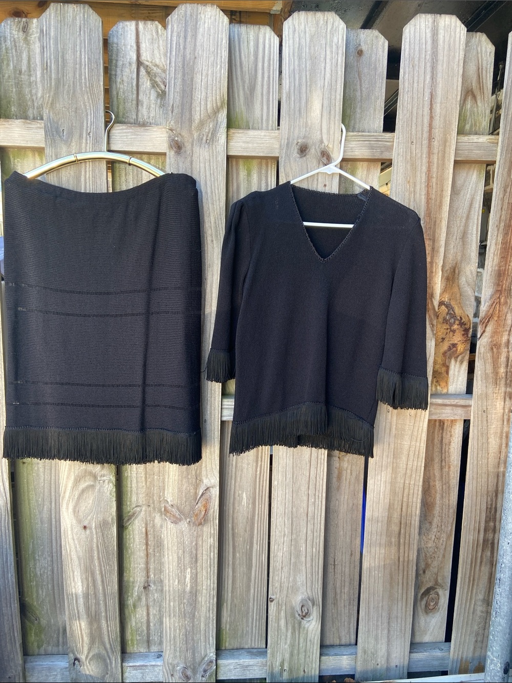 Black Fringe Hem Women's Knit Sweater set size medium Guc